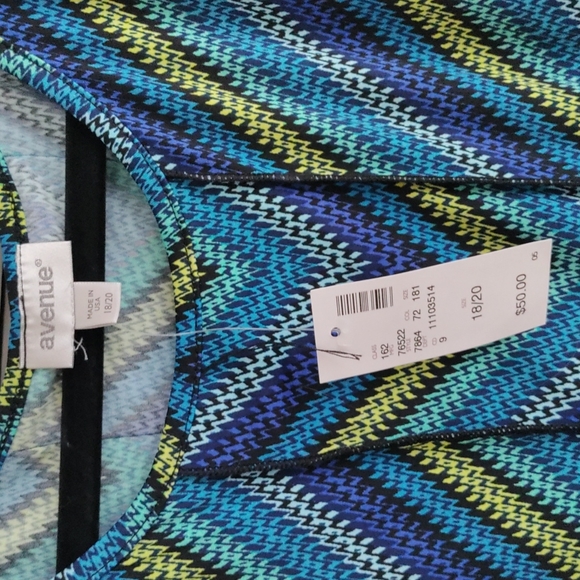 Plus size dress - Picture 3 of 3